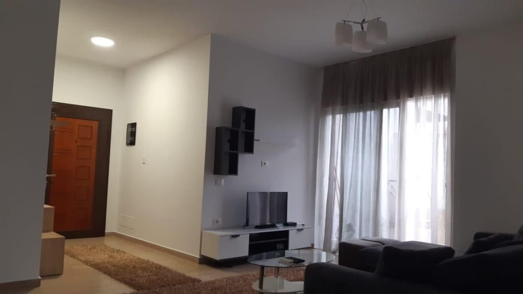 Apartament 1+1 per qira tek kthesa e kamzes