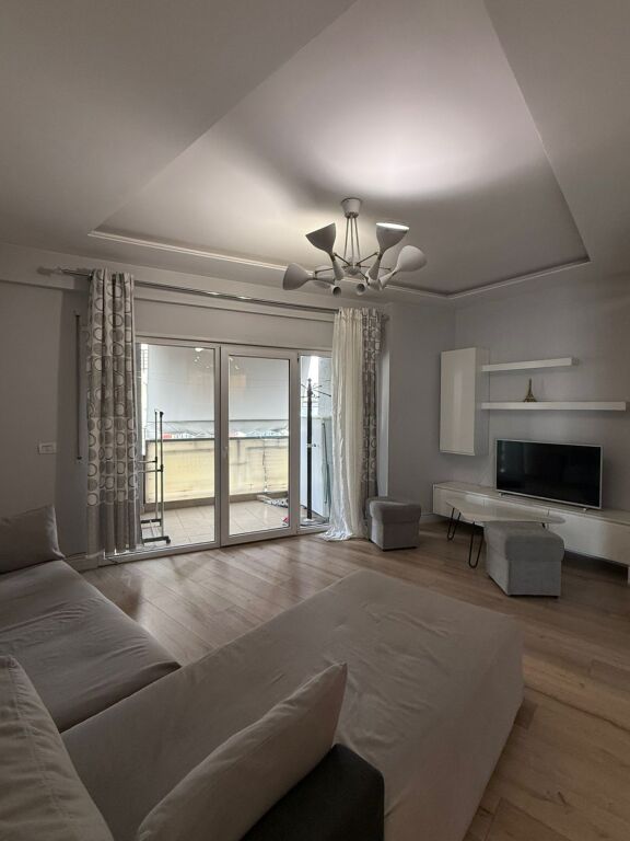Apartament 2+1+2 per shitje, Komuna e Parisit