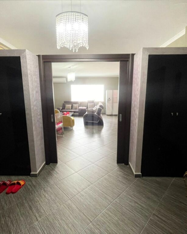 AFFITTASI APPARTAMENTO 2+1+2 – VIA DEL PORTO, DURRËS