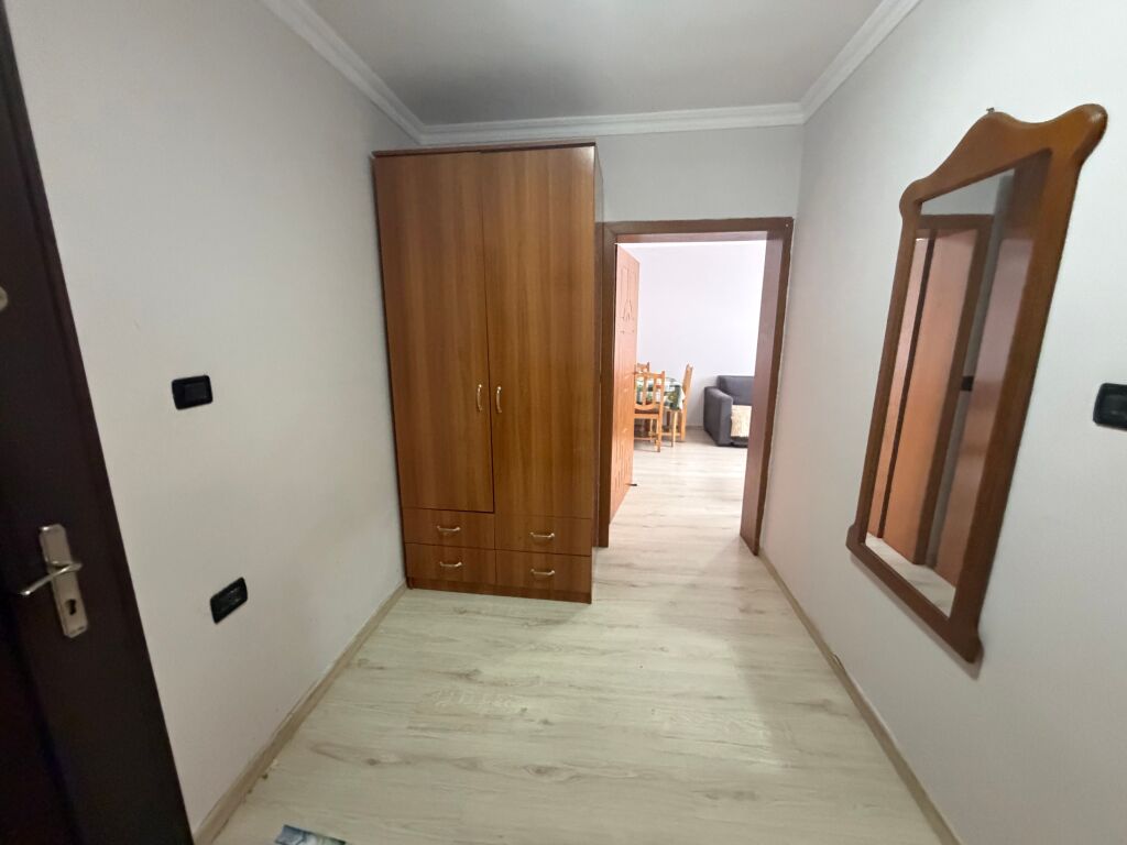 1+1, 5° piano senza ascensore, myslym shyri, 470 mila leke