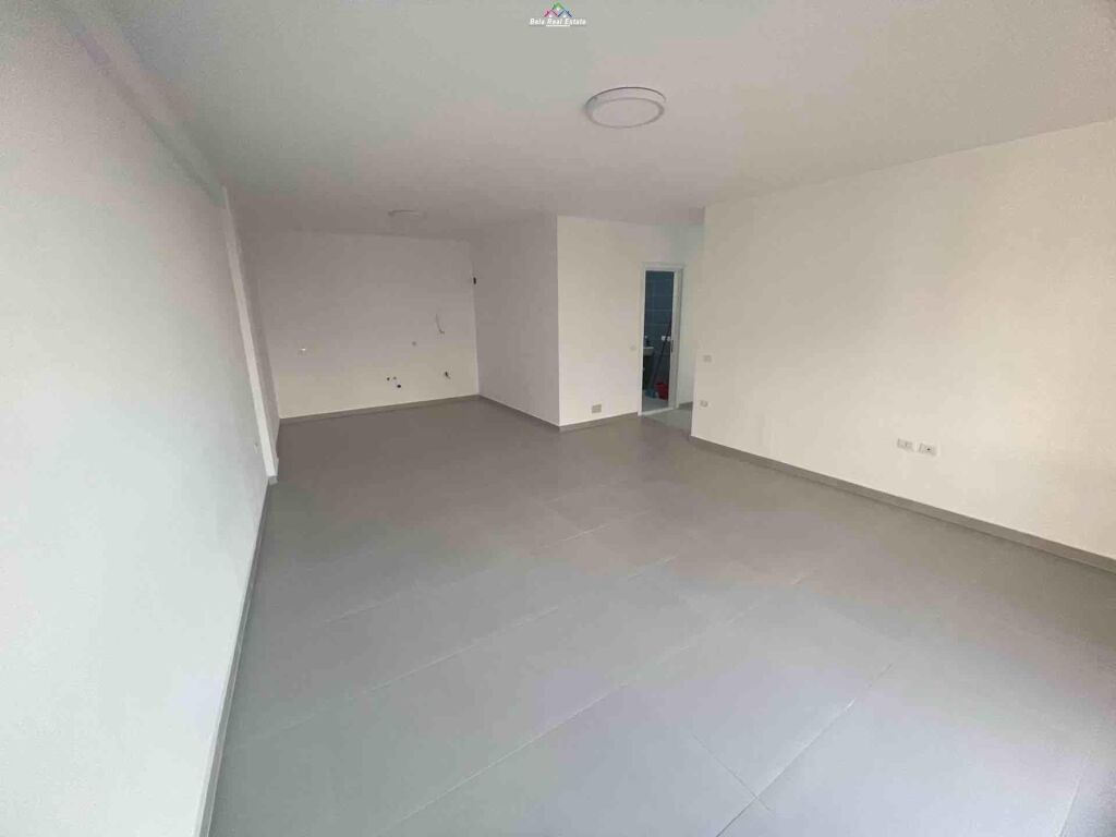 Ufficio in Affitto 2+1 Vicino a Via di Dibra (ID BZ2916) Tirana