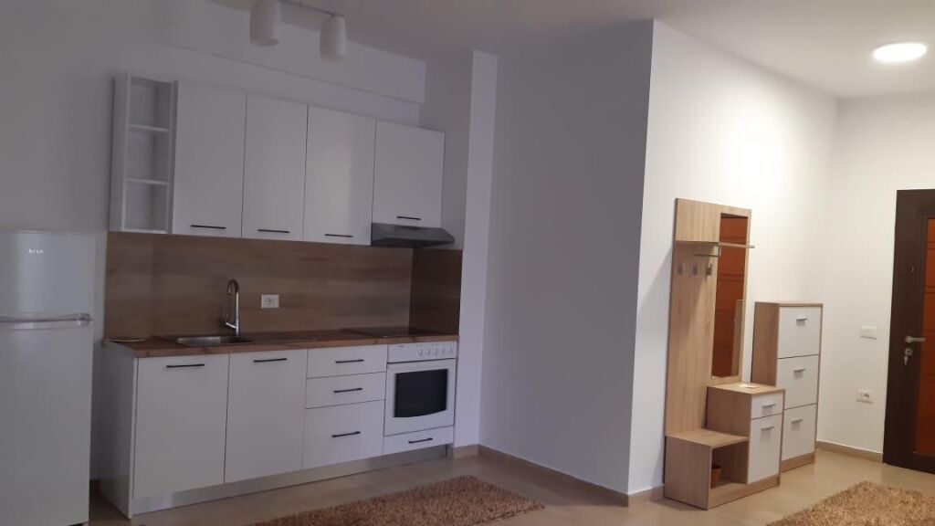 Apartament 1+1 per qira tek kthesa e kamzes