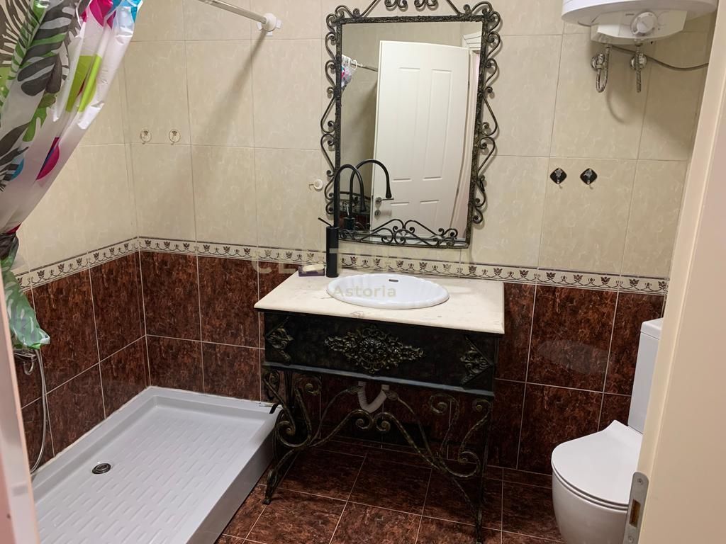 Jepet me qira apartament i bollshëm 2+1+2 me ballkon të mbyllur