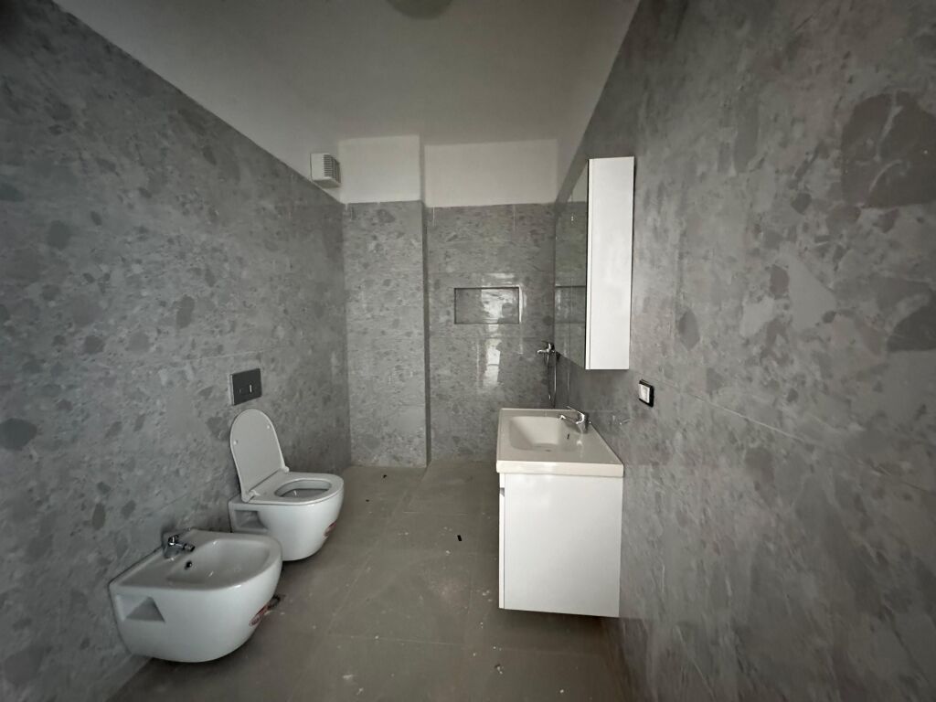 2 appartamenti vuoti in affitto a Laprake