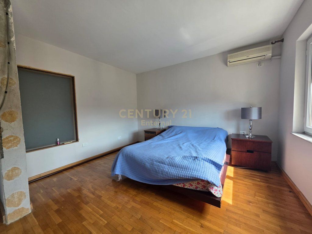 Apartment 3+1+2 for sale in Blloku Gintash, Laprake