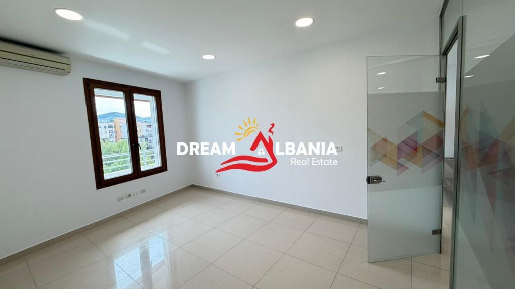 Business premises for rent, near Delijorgji (ID 42611424)