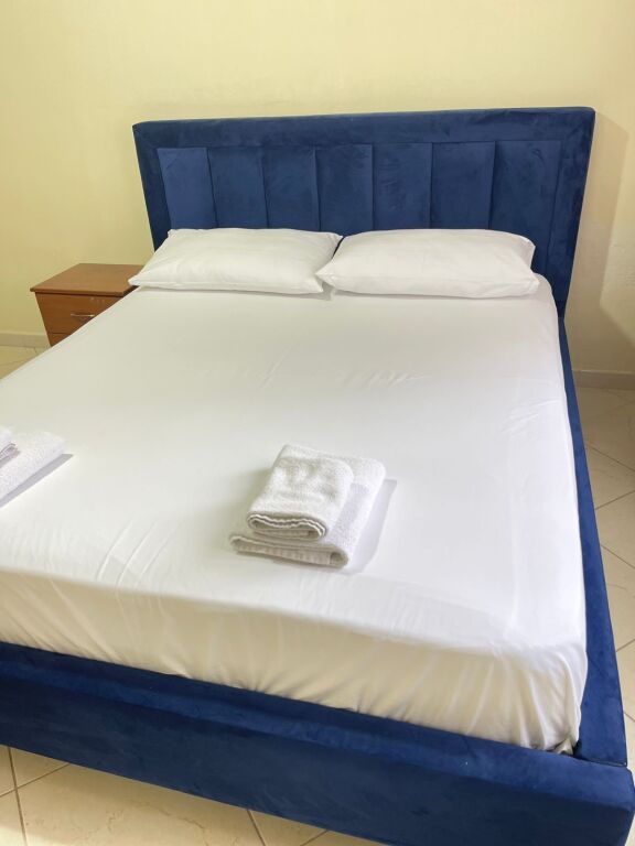 qera apartament 1+1+Ballkon  Kati 3, ose 2 banim, Pallat i ri me ashensor, i mireadministruar  50,000 lek/muaji