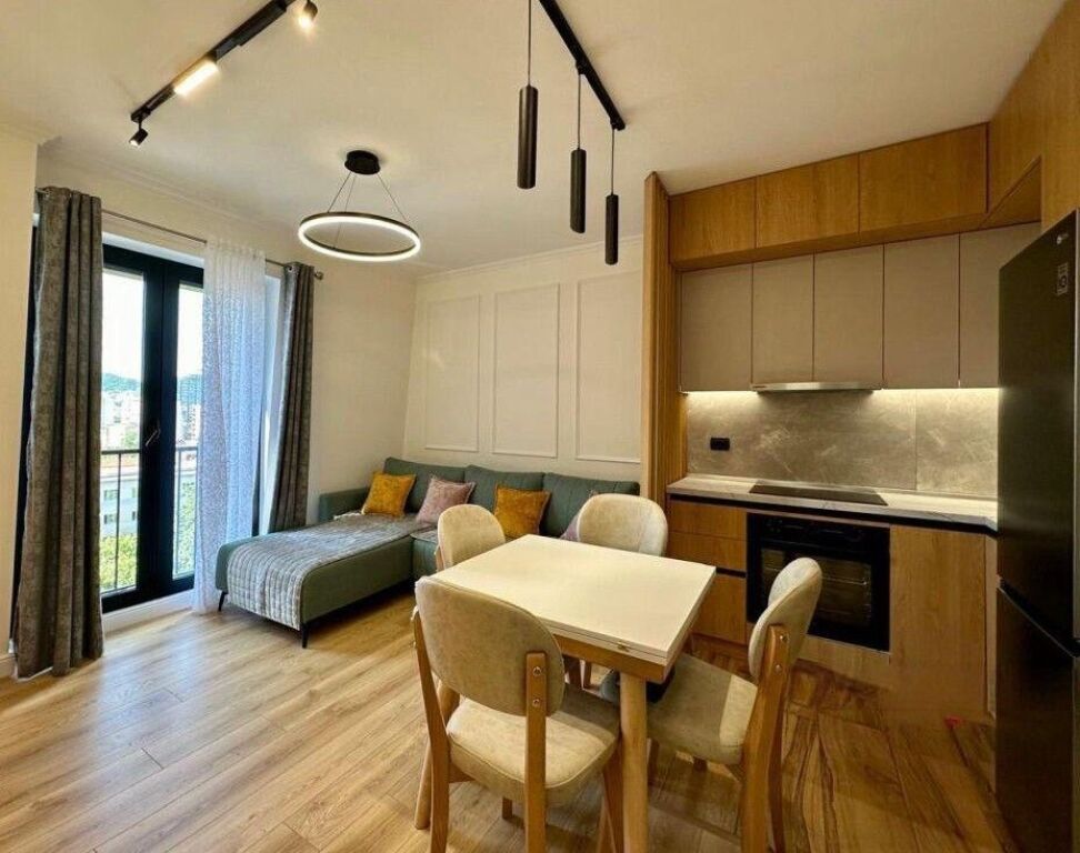 📌 Apartament 1+1 me qira – Qendër, Rruga e Kavajës