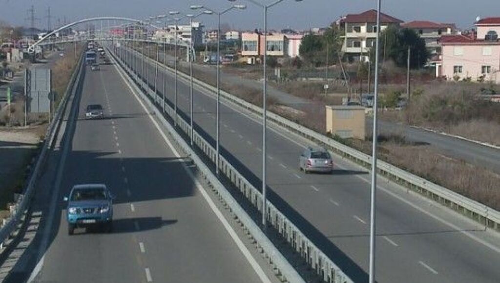 Kapanon me qira – Autostrada Durrës–Tiranë, Km 8