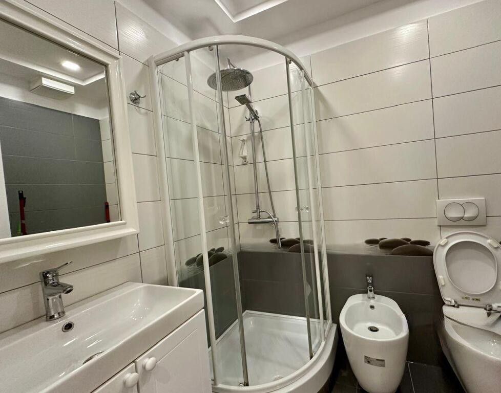 📌 Apartament 1+1 me qira – Qendër, Rruga e Kavajës