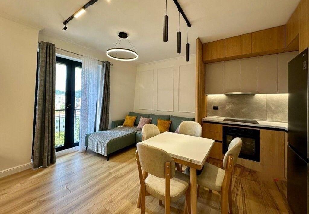 🏡 Jepet me qira apartament 1+1 – Rr. e Kavajës (Qendër)