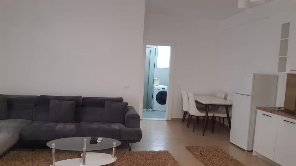 Apartament 1+1 per qira tek kthesa e kamzes