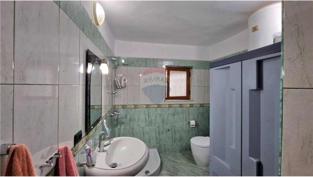 🏡 Shtëpi Private në Shitje – Çole, Vlorë