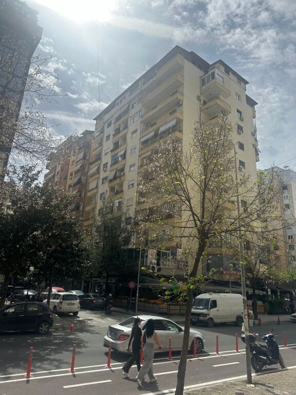 Apartment 1+1 for rent at Komuna e Parisit