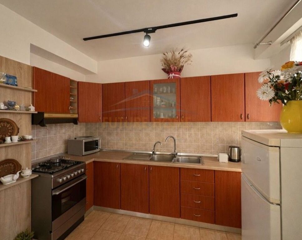 Qera, Apartament 2+1, Laprake