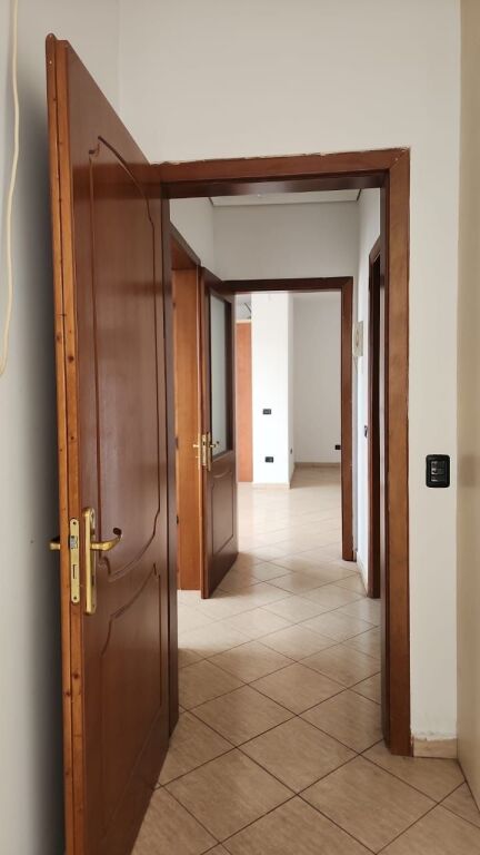 Apartament 2+1+2 me qira përballë Delijorgjit 600 euro
