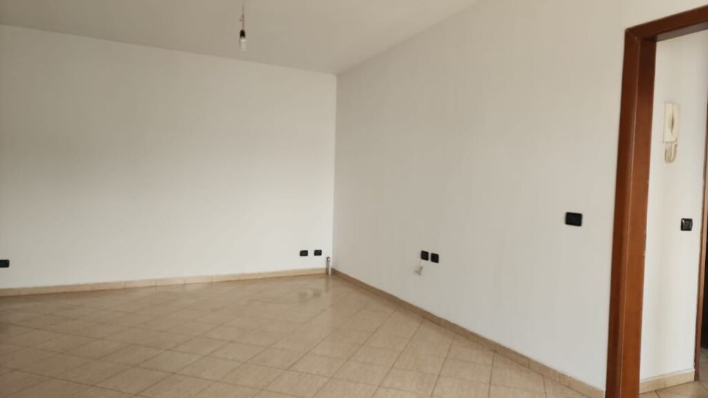 Apartament 2+1+2 me qira përballë Delijorgjit 600 euro