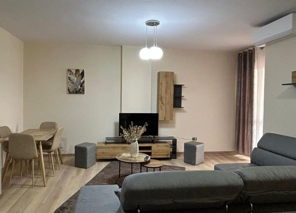 CASA IN AFFITTO  (DI FRONTE A DELIJORGJI)