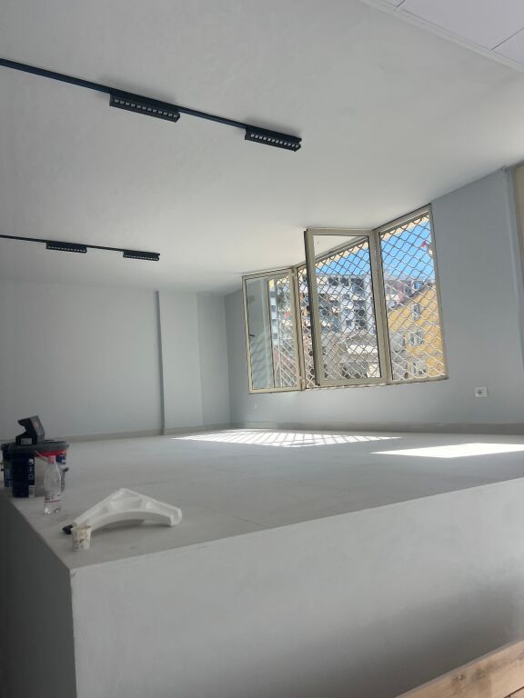 Premises for rent in Astir 1200 euros