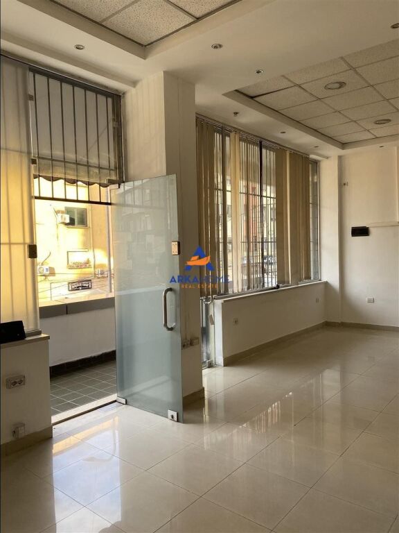 VENDESI COMMERCIALE IN VENDITA 70M2 "TEK VILA GOLD" 187000 EURO