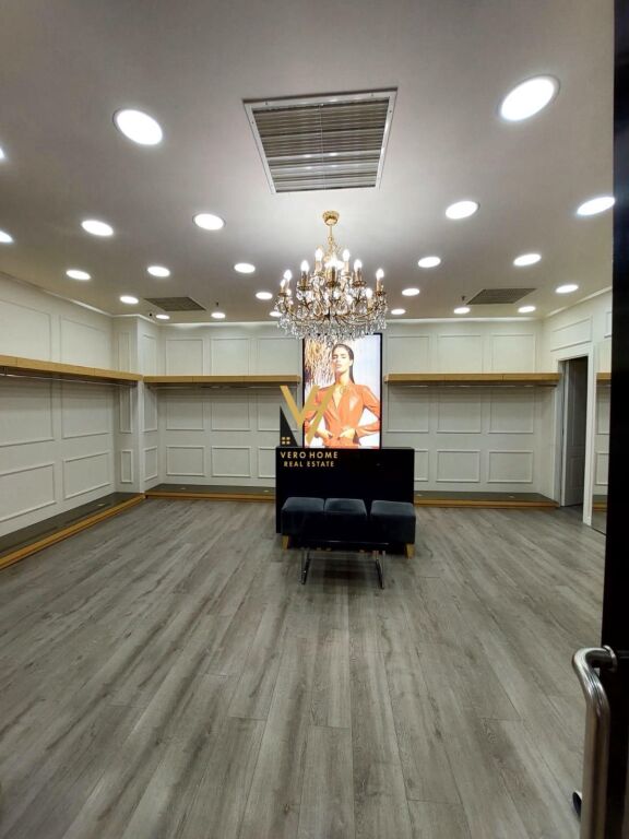 RENTING 64 M2 SPACE AT THE GALLERY ETC 1,200 EURO