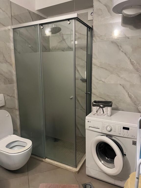 Apartament 2+1+2 per qira te Rruga e Kavajes