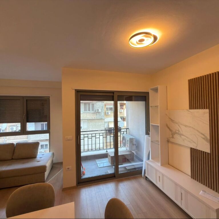 Jepet me qira..! Okazio..! ◦ Shkolla Kuqe Apartament 1+1