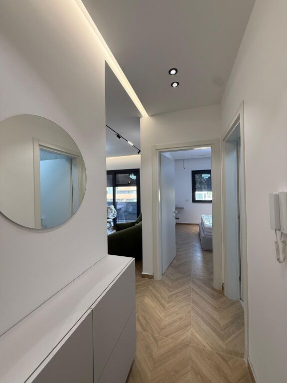Jepet me qira apartament 1+1 në një nga rezidencat më të reja në Astir Unaza e Re – Oasis Residence.