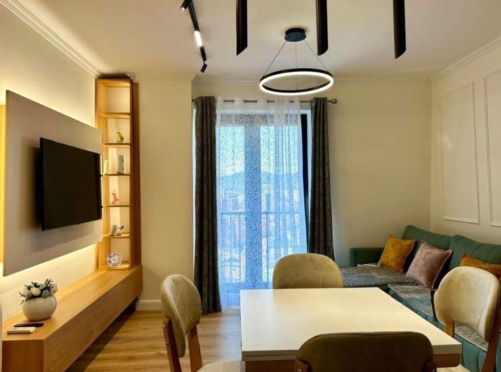 🏡 Jepet me qira apartament 1+1 – Rr. e Kavajës (Qendër)