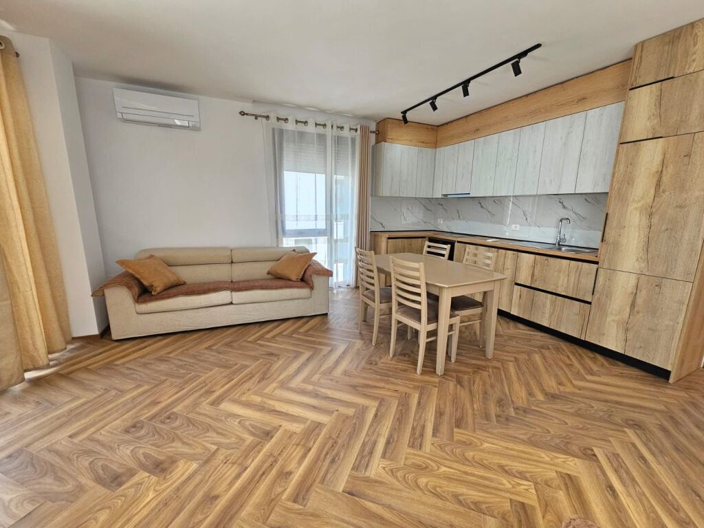 Apartament 2+1 me post parkimi per qira, Liqeni i Thate