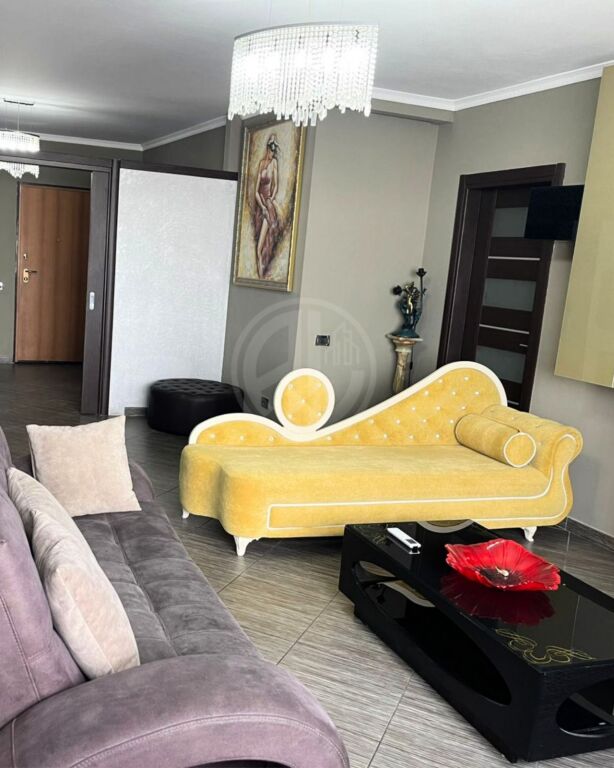 AFFITTASI APPARTAMENTO 2+1+2 – VIA DEL PORTO, DURRËS