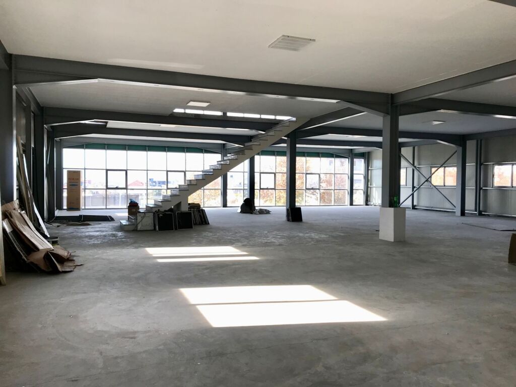 🏭 WAREHOUSE FOR RENT – KAMËZ, ON MAIN STREET