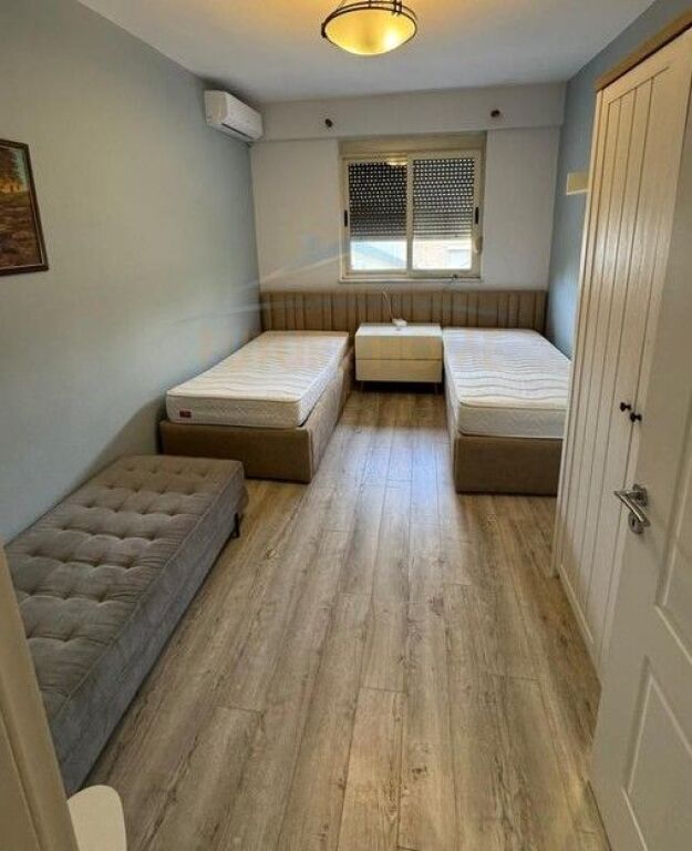 Qira, Apartament 3+1+2, Stacioni Trenit, Tiranë.