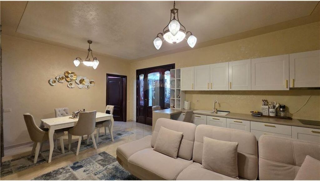 🏡 Apartment 2+1+2 for Sale – Behind Hotel Martini, Vlorë