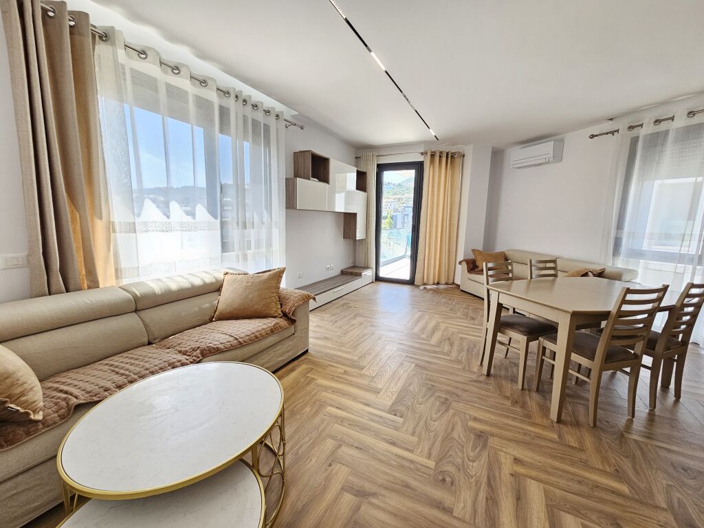 Apartament 2+1 me post parkimi per qira, Liqeni i Thate