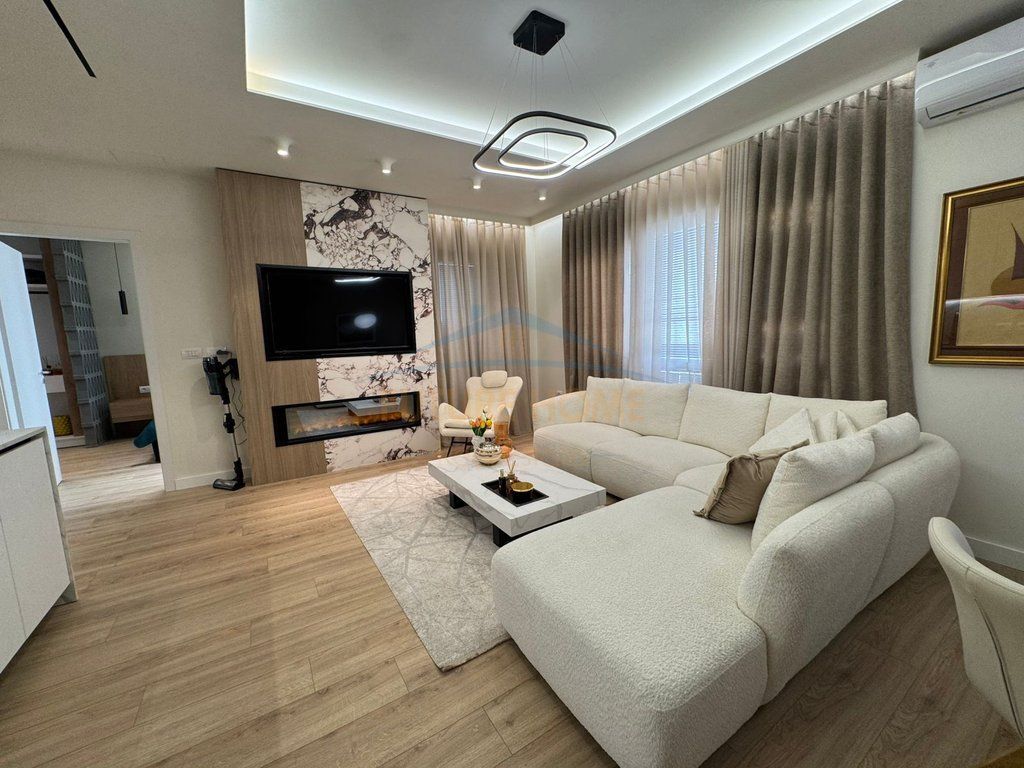SHES APARTAMENT 1+1 TEK ZOGU I ZI NE TIRANE