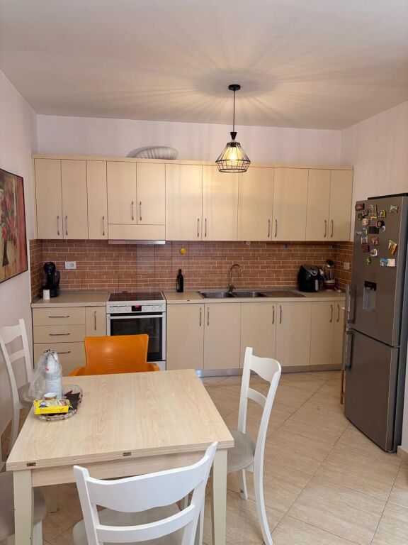 Shitet Apartament 2+1 ne Misto Mame