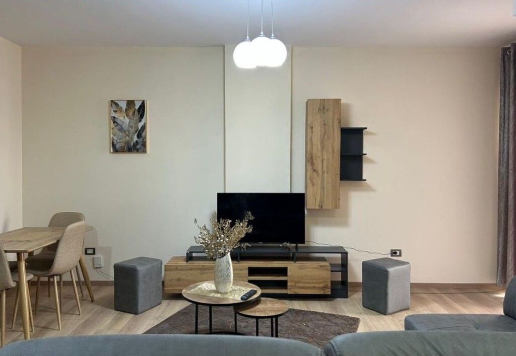 CASA IN AFFITTO  (DI FRONTE A DELIJORGJI)