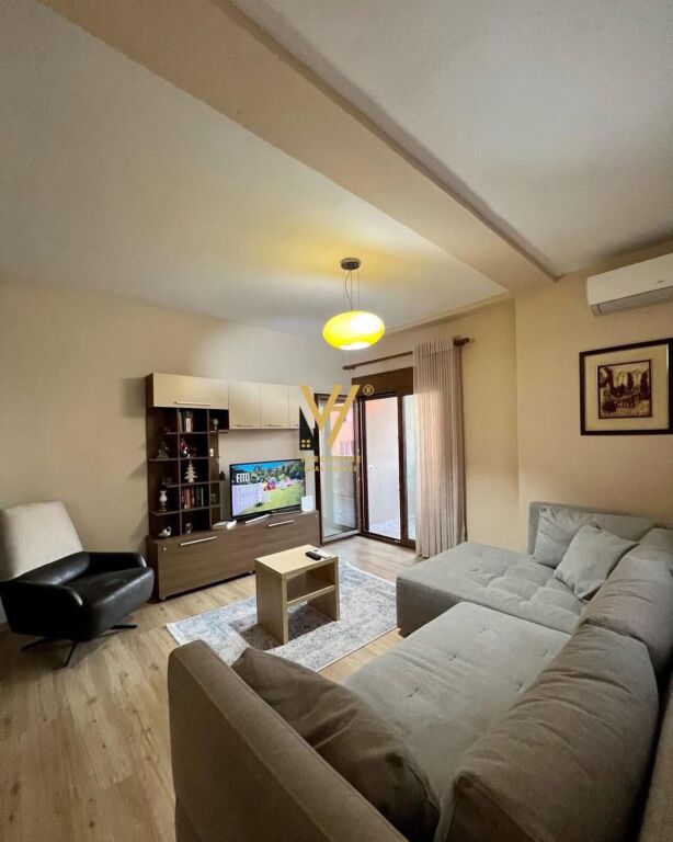 JEPET APARTAMENT 1+1+BLK ME QERA TE MYSLYM SHYRI 80.000 LEKE