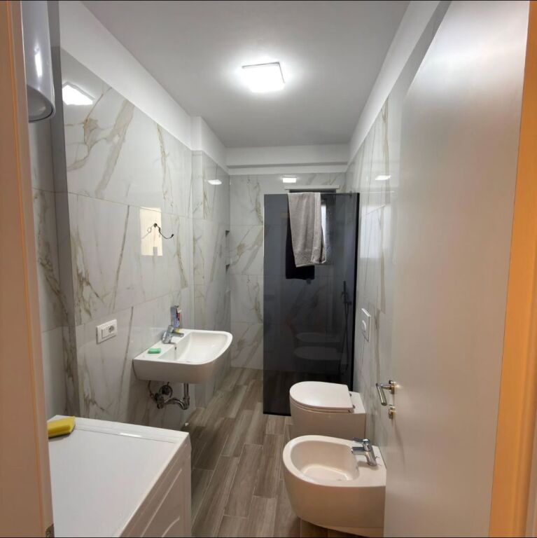 Jepet me qira..! Okazio..! ◦ Shkolla Kuqe Apartament 1+1