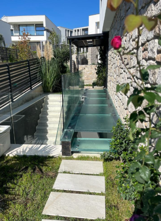 Individual Villa for Sale – Farka Lake  ✅