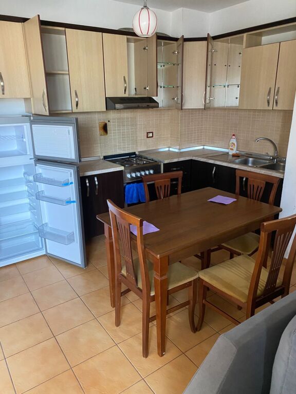Jepet apartament me qira 2+1 tek 21 Dhjetori