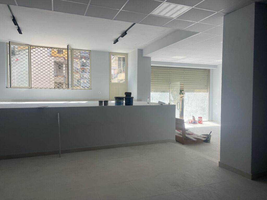 Premises for rent in Astir 1200 euros