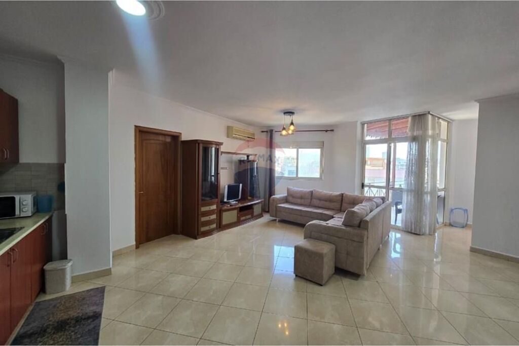 Apartmanet 2+1 me qera Qender