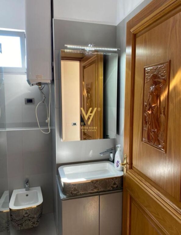 JEPET APARTAMENT 1+1+BLK ME QERA TE MYSLYM SHYRI 60.000 LEKE