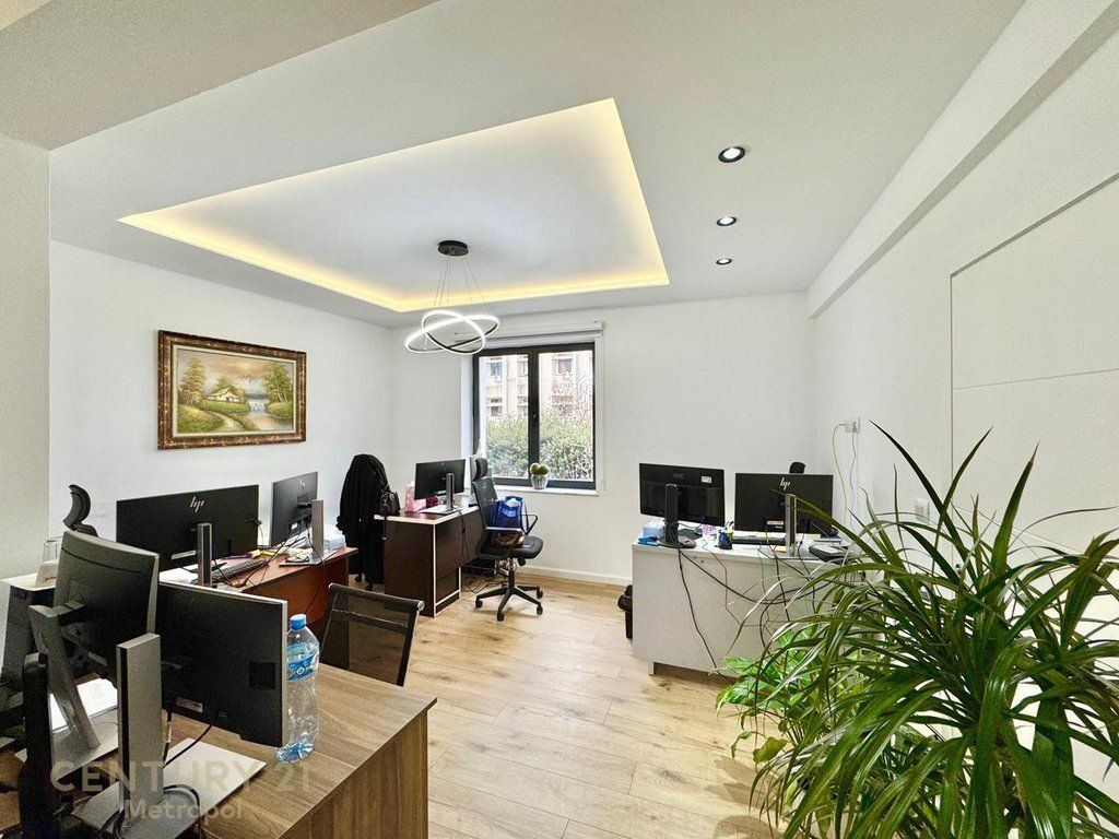 LOCALE PER UFFICIO IN AFFITTO IN CENTRO, BULEVARDI ZOGU I PARE !