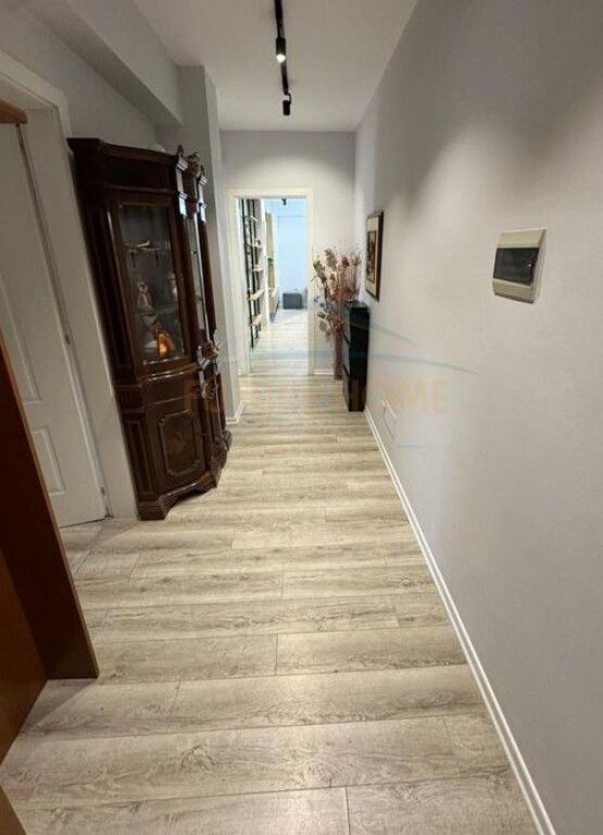 Qira, Apartament 3+1+2, Stacioni Trenit, Tiranë.