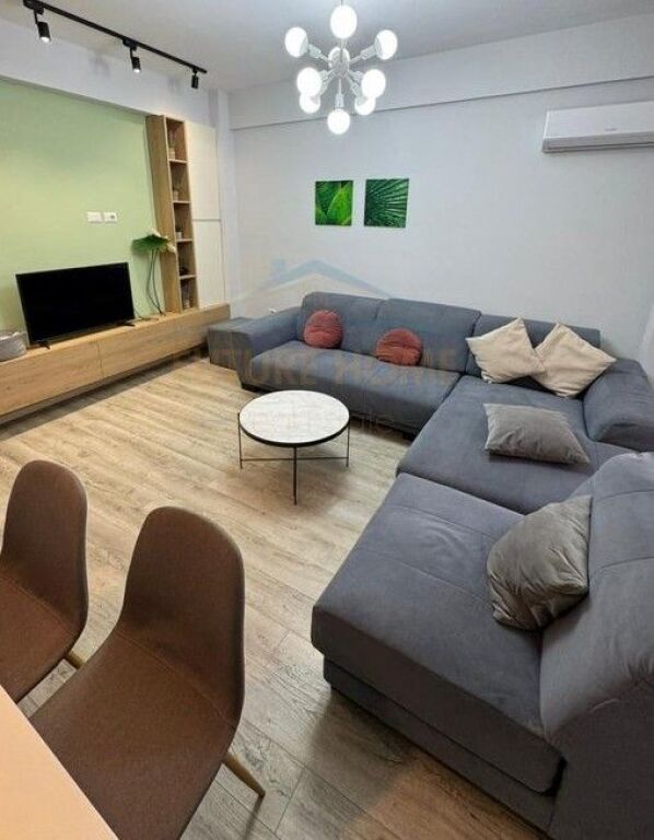 Qira, Apartament 3+1+2, Stacioni Trenit, Tiranë.