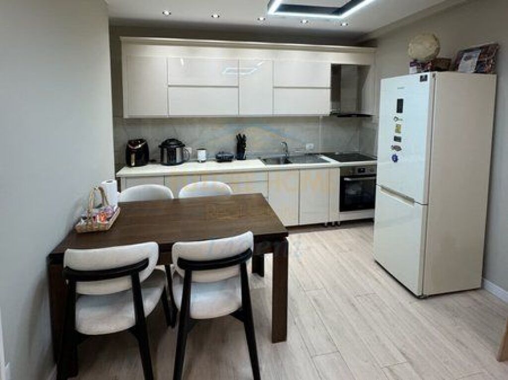 For sale, Apartment 1+1, Dry Lake, Tirana.