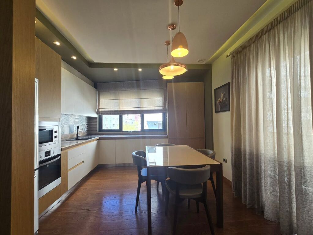 IN VENDITA: APPARTAMENTO DI LUSSO 2+1+2_ VIA FROSINA PLAKU _Vicino alla scuola Naim Frashëri